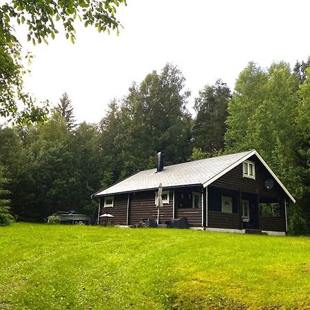 Koselig Hytte I Sverige 20 Minutter Fra Norskegrensen Ostervallskog Töcksfors Eksteriør billede