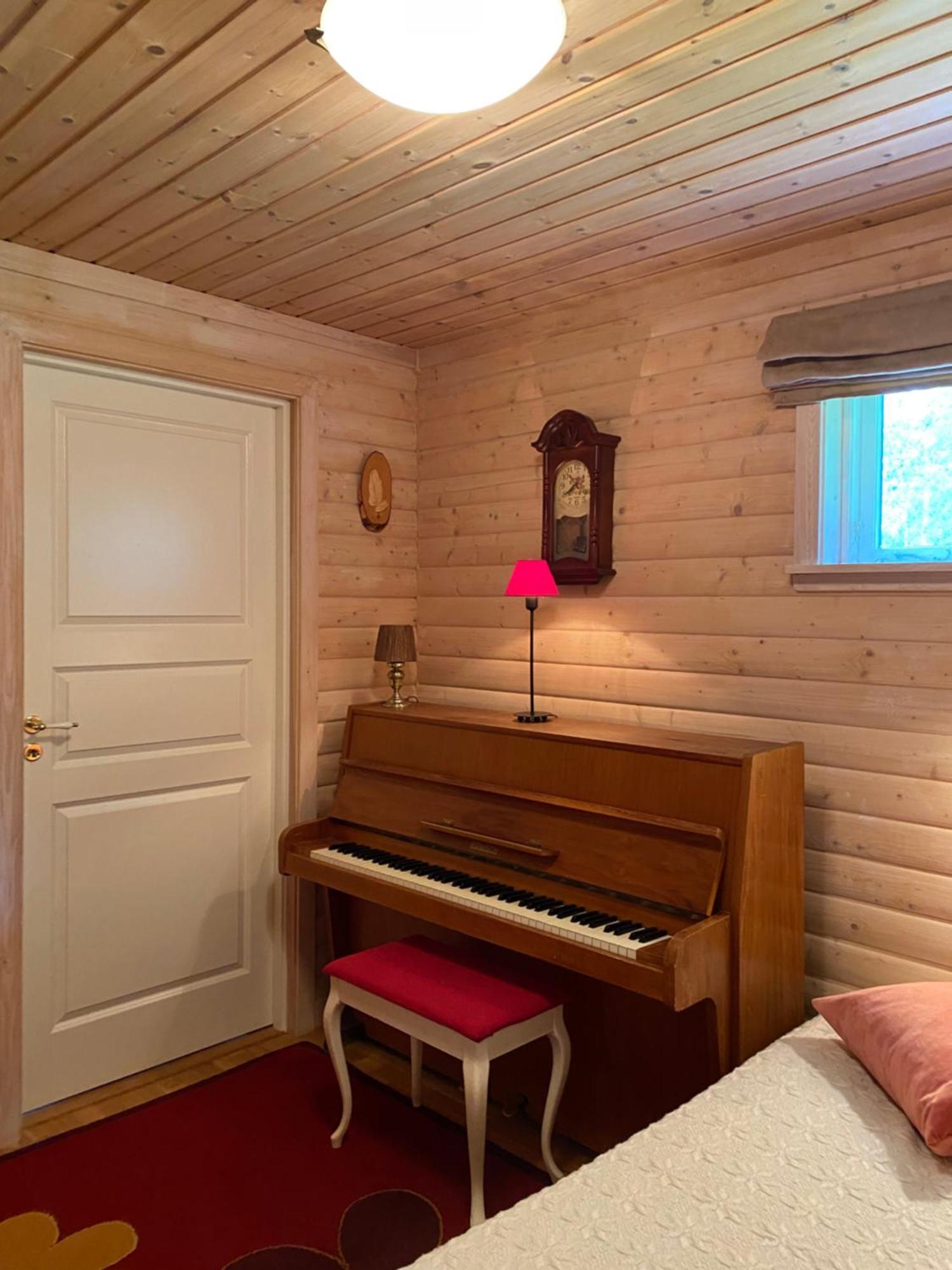 Koselig Hytte I Sverige 20 Minutter Fra Norskegrensen Ostervallskog Töcksfors Eksteriør billede