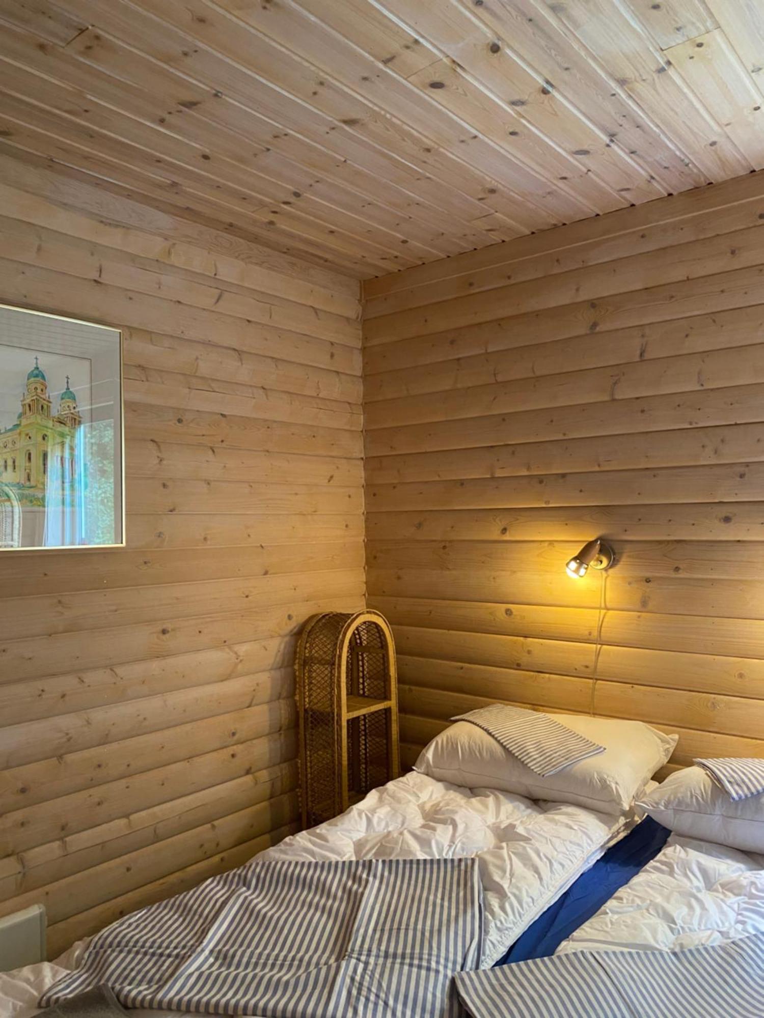 Koselig Hytte I Sverige 20 Minutter Fra Norskegrensen Ostervallskog Töcksfors Eksteriør billede